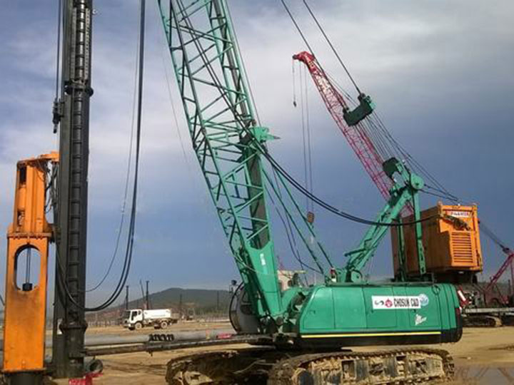 Cho thuê cẩu xích 65 tấn  Kobelco 7065-2